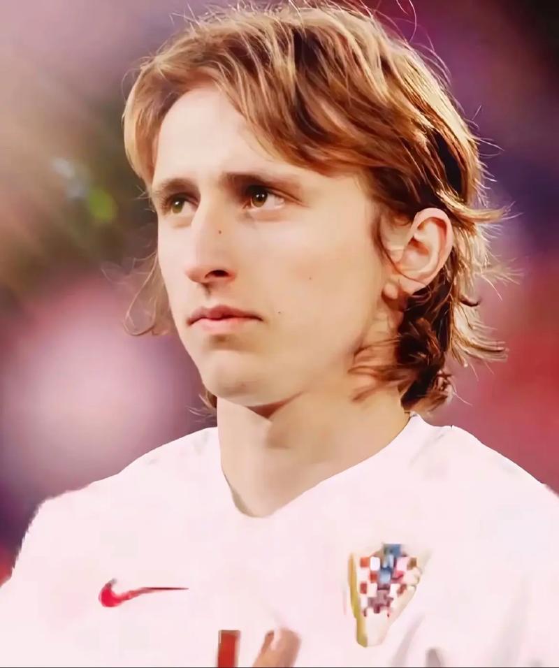 鲁尼：萨拉赫在摧毁自己在利物浦的传奇地位，做法完全错误