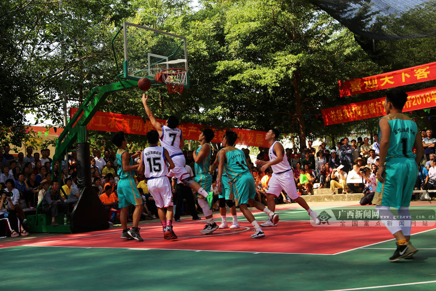 WAZ评沙尔克球员表现：两边翼卫灾难发挥，卡里乌斯超神