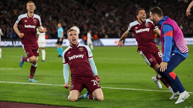 世体：克里斯滕森并没受伤，提前结束训练是计划好的